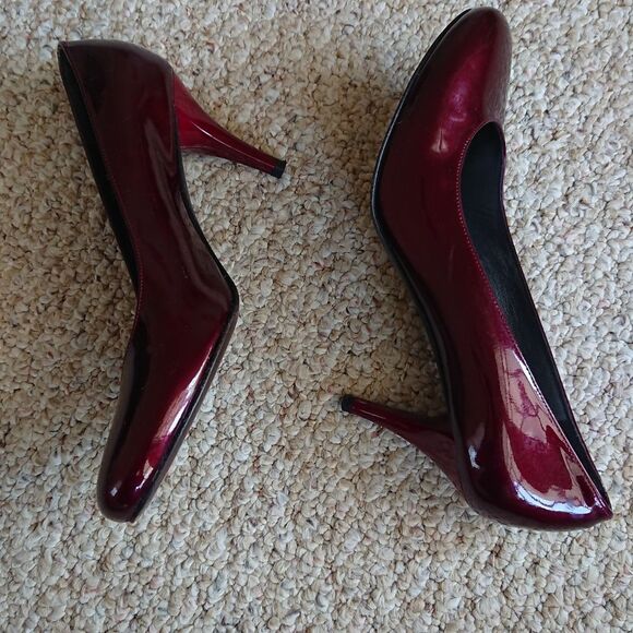 Stuart Weitzman Burgundy Patent Leather Round Toe Pumps Size 7.5M - Picture 6 of 13